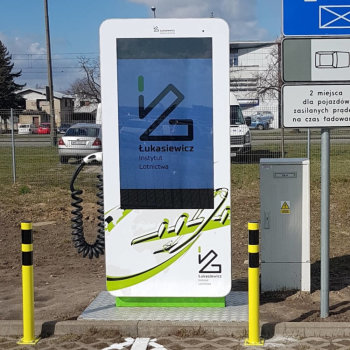Stacja ładowania pojazdów elektrycznych, typu advert- 2 punkty – 22kW, z oprogramowaniem rozliczającym